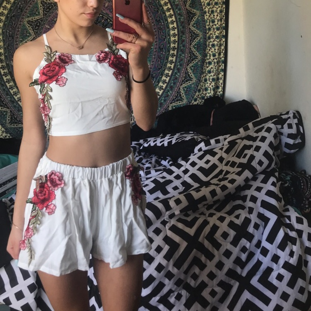 Floral white/red two piece set ❤️❤️